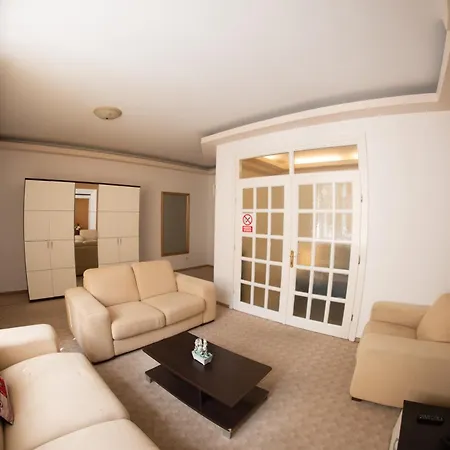 Main Square Large Apartment *