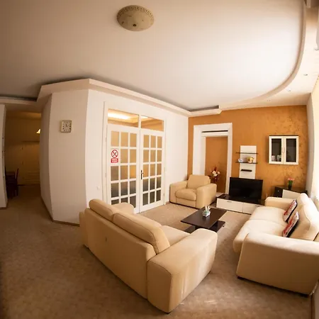 Main Square Large Apartment Sibiu